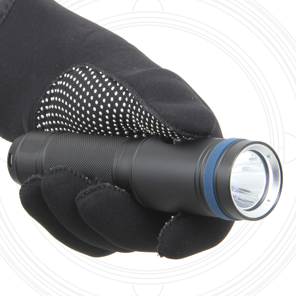 varilux-travel-held-in-gloved-hand