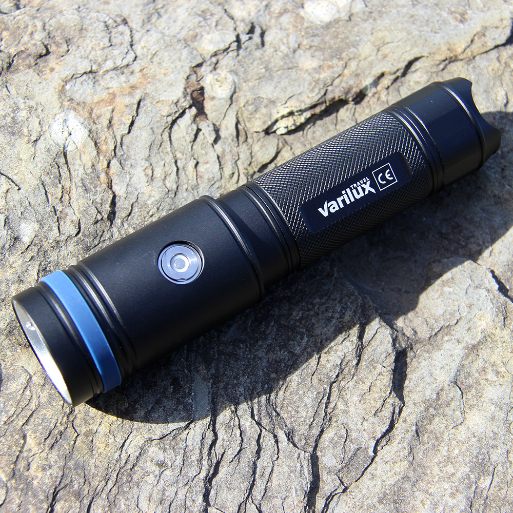 varilux-travel-action-shot-outside-on-rocks